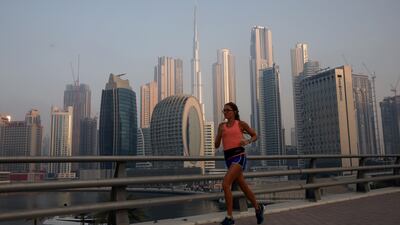 FILE PHOTO: A woman runs past the Burj Khalifa and the downtown skyline in Dubai, United Arab Emirates, June 13, 2021. Picture taken June 13, 2021. REUTERS / Christopher Pike / File Photo