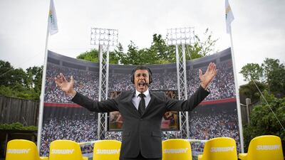 Chris Kamara visits the Feehely family at their home in Woking,